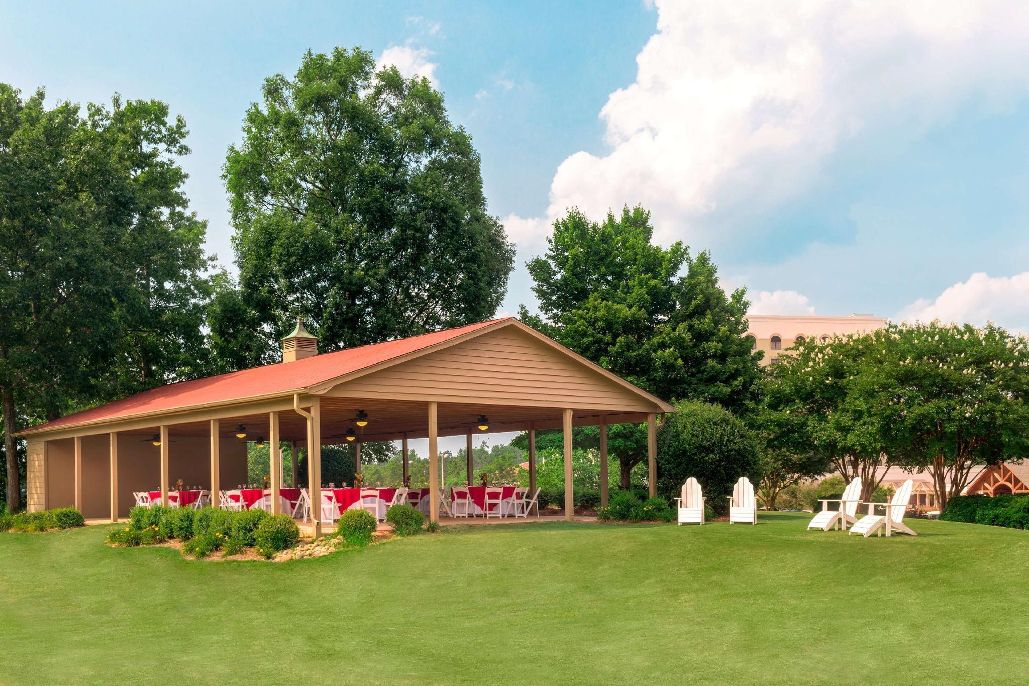 Embassy Suites Greenville Golf Resort & Conference Center Exterior foto