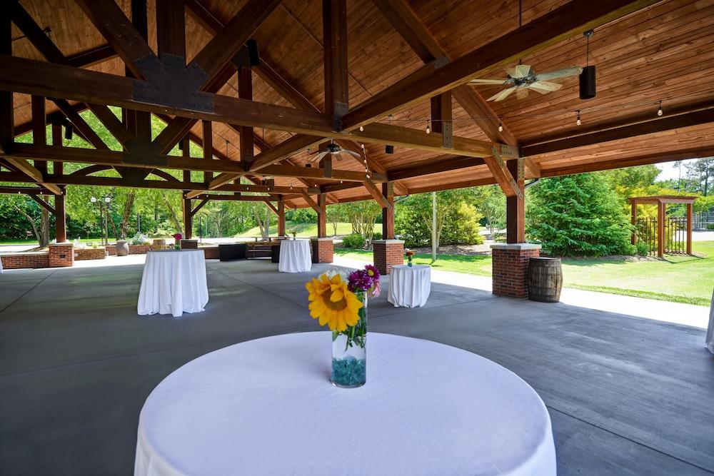 Embassy Suites Greenville Golf Resort & Conference Center Exterior foto