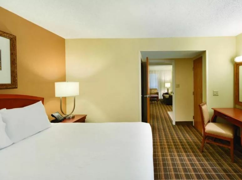Embassy Suites Greenville Golf Resort & Conference Center Exterior foto